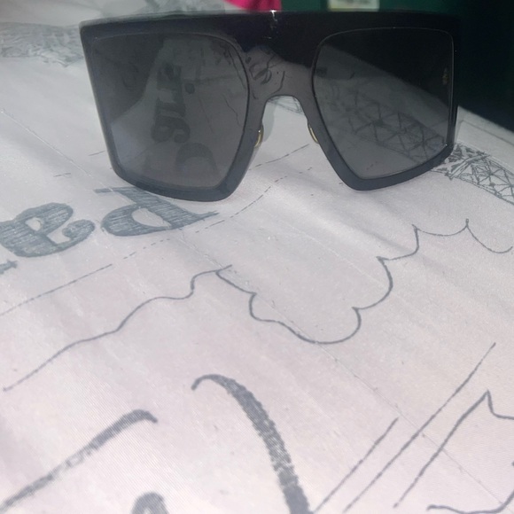 Christian Dior over sized sunglasses. See all pictures. - Picture 4 of 14
